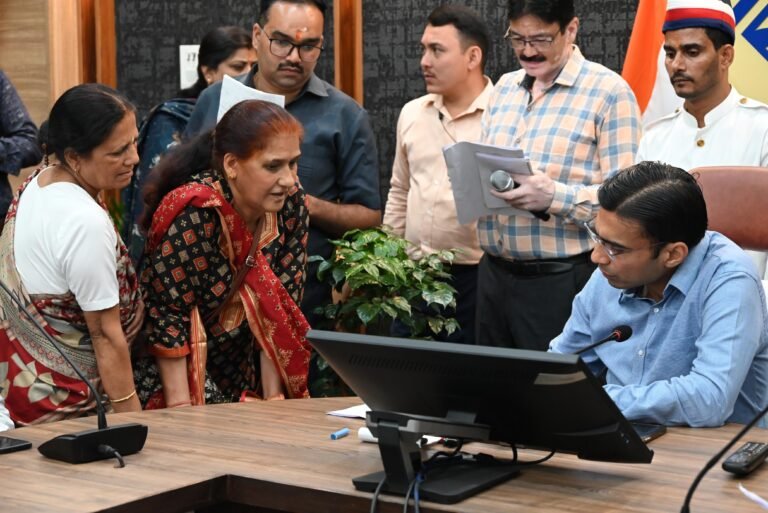 पीड़ित मां की शिकायत पर अपराधी प्रवृत्ति के व्यक्ति को डीएम ने किया जिला बदर, मां के साथ मारपीट और मोहल्ले वालों के साथ करता था अभद्रता