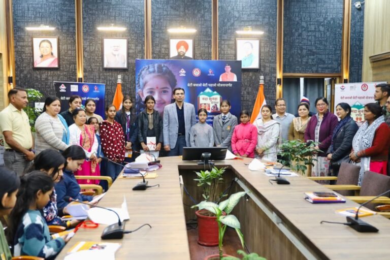 देहरादून जिलाधिकारी ने पहल करते हुए 34 बालिकाओं की बाधित हुई शिक्षा को फिर से किया पुनर्जीवित